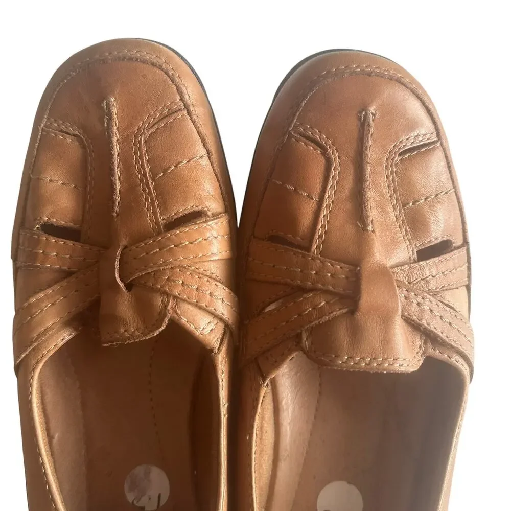Clarks Artisan Tan Slip-On Loafers Womens Size 7.5 Leather Round Toe Brown Shoes